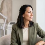 Frontoplastia: El lenguaje invisible de la frente y su impacto en el éxito personal